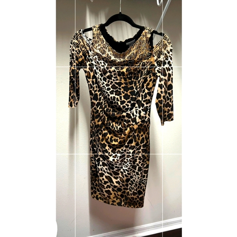 Cachet - Leopard Print Bodycon Cold Shoulder Dress w/ Studded Neckline - Size 0